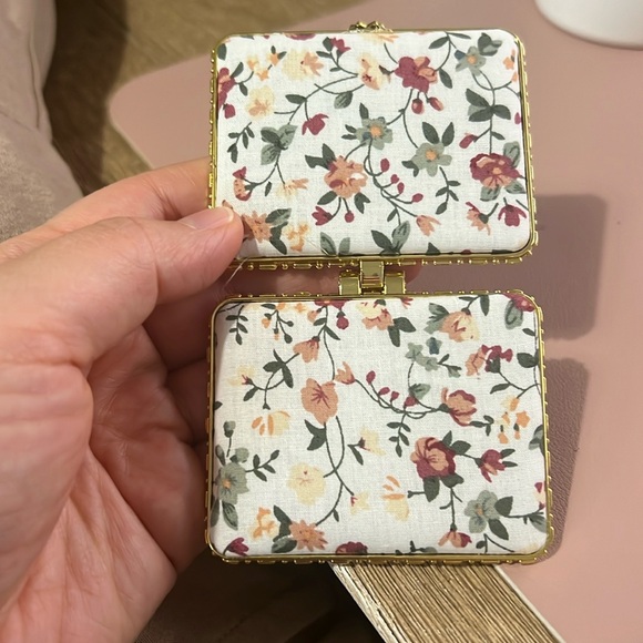 NEW Floral pocket compact mirror, rectangular, white - Picture 6 of 13